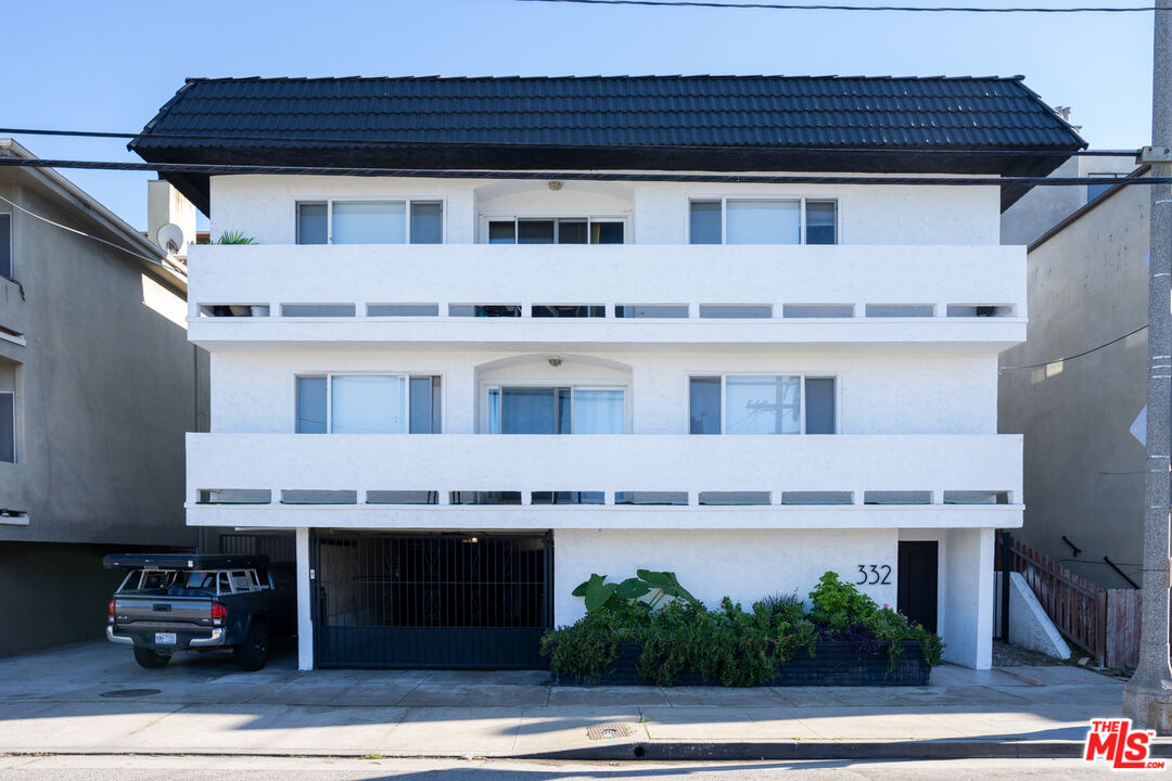 332 Culver Blvd & 363 Pershing Ave